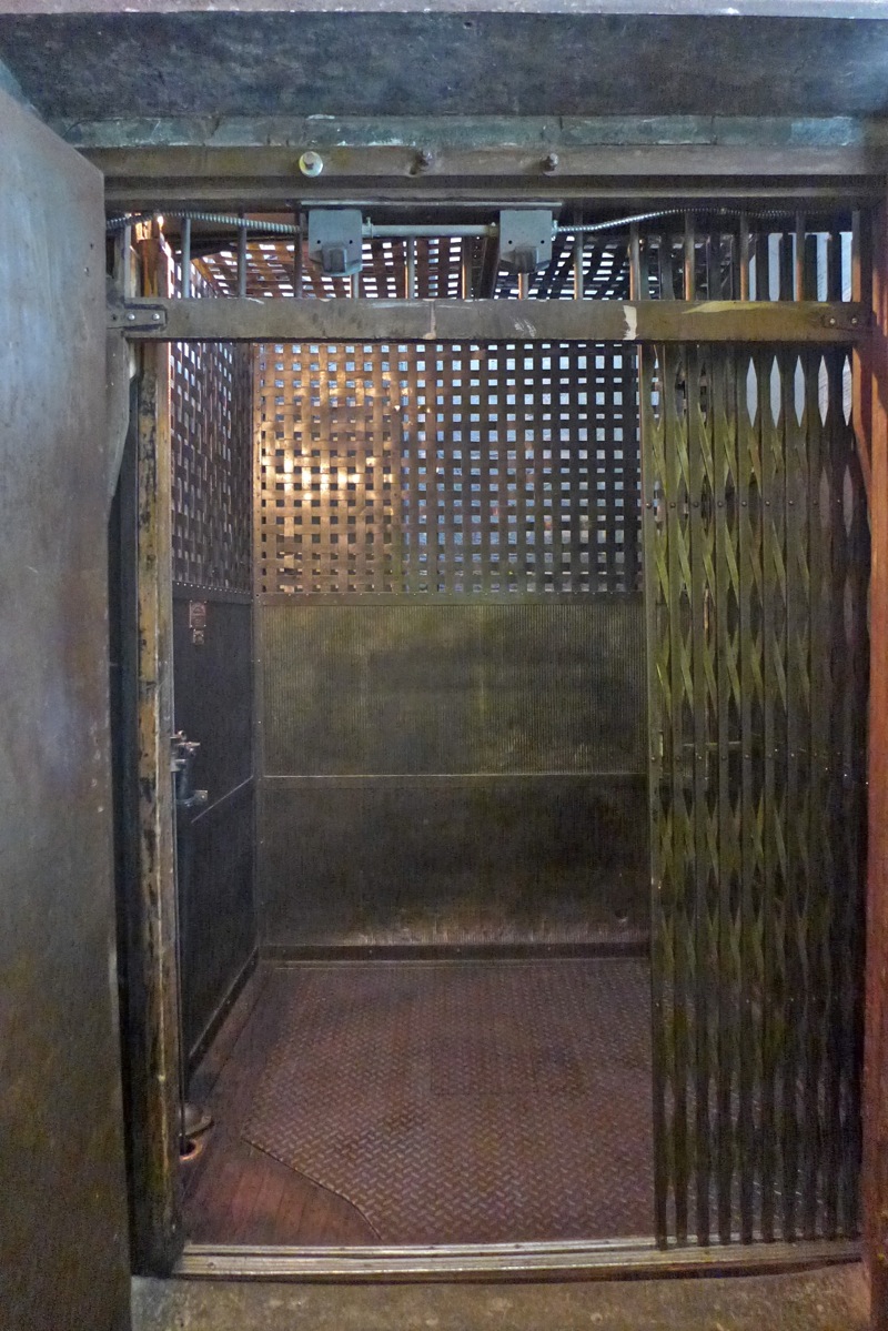 elevator1-cabin.jpg