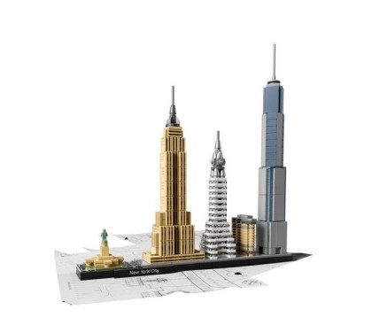 1 World Trade Center and NYC skyline in Legos