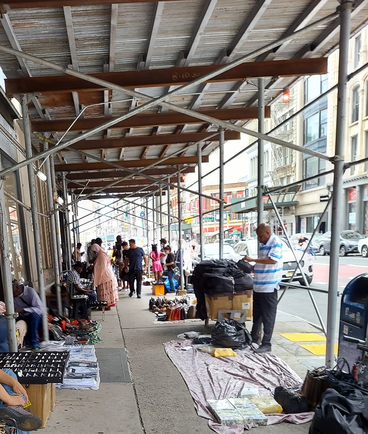 Tribeca Citizen  Illegal vendors on Broadway have multiplied